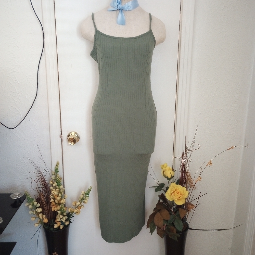 Absolutely ♥️ it!! Olive Ribbed Spaghetti Strap Backless Dress Size Medium